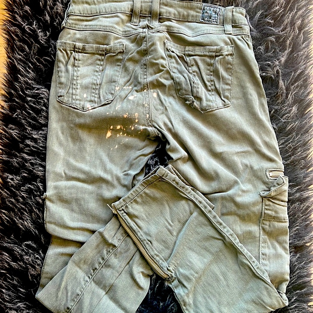 Guess skinny jeans cargos (0)